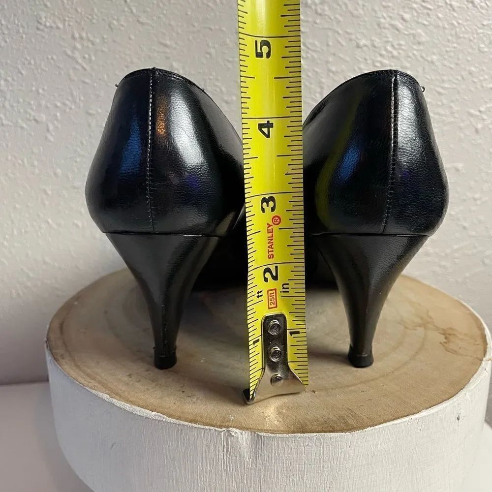 Van Eli East Black And White Leather Heels Size 6.5 M EUC - Picture 6 of 9